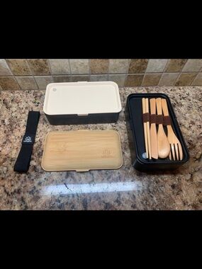 Umami Bento Lunch Box w/ Bamboo Lid & Back Elastic Strap. Fork, Spoon, Knife.